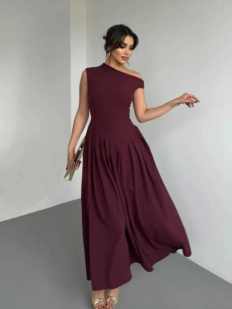 Trendy lange damesjurk met open schouderlijn en elegante pasvorm