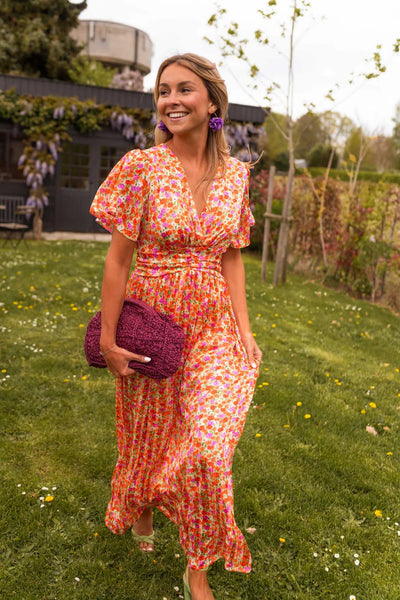 Zomerse maxi jurk met bloemen en korte mouwtjes