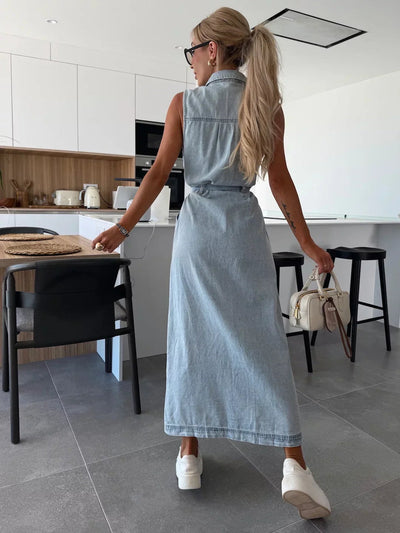 Mouwloze maxi jurk met knopen in moderne stijlvolle uitvoering voor dames