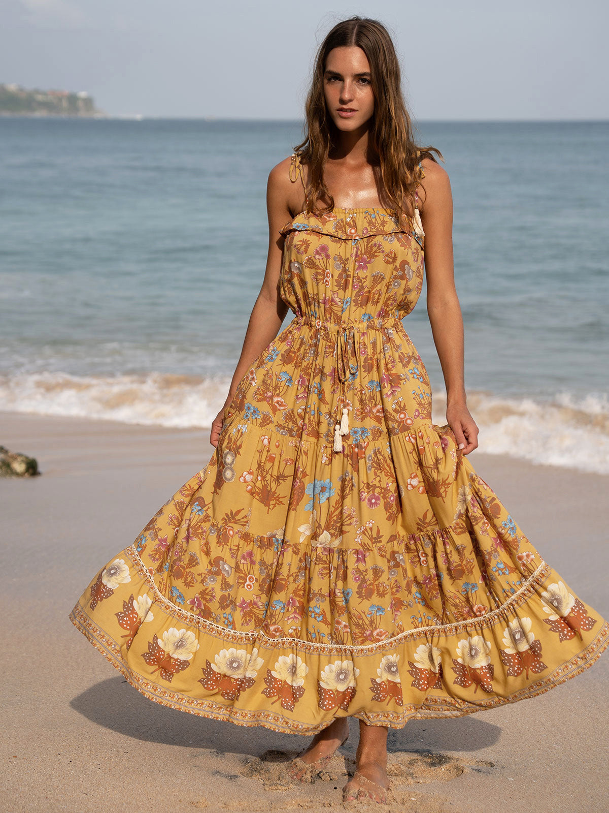 Lange strandjurk met bandjes en luchtige elegante uitstraling