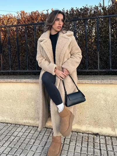Lange damesjas voor herfst met een trendy en warme uitstraling