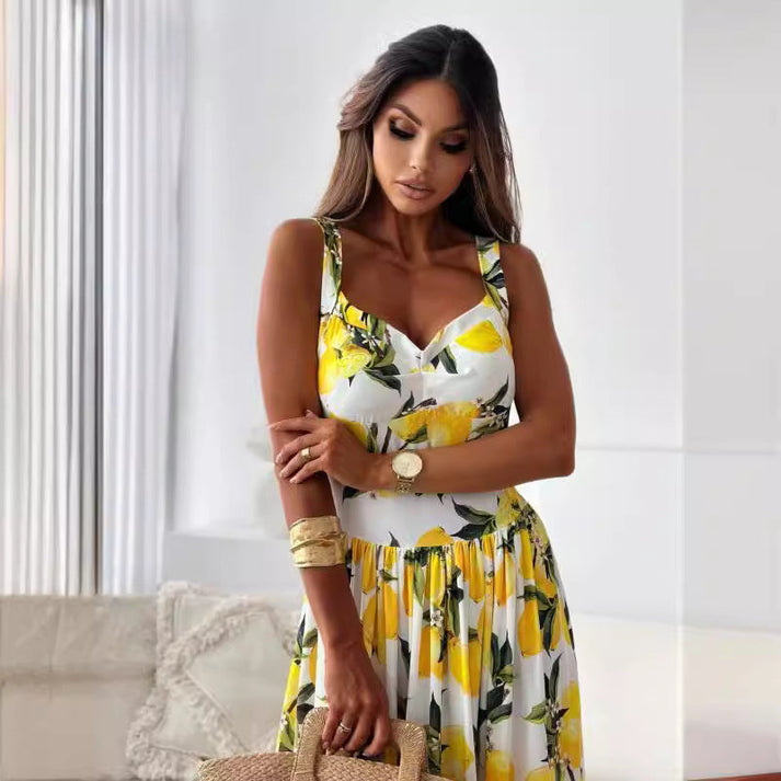 Maxi zomerjurk met fruitprint en elegante uitsnijding