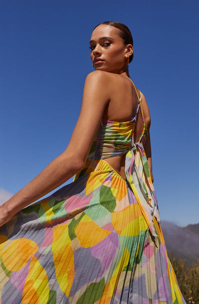 Plissé maxi-jurk met fijne bandjes en subtiele bloemenprint voor een elegante look