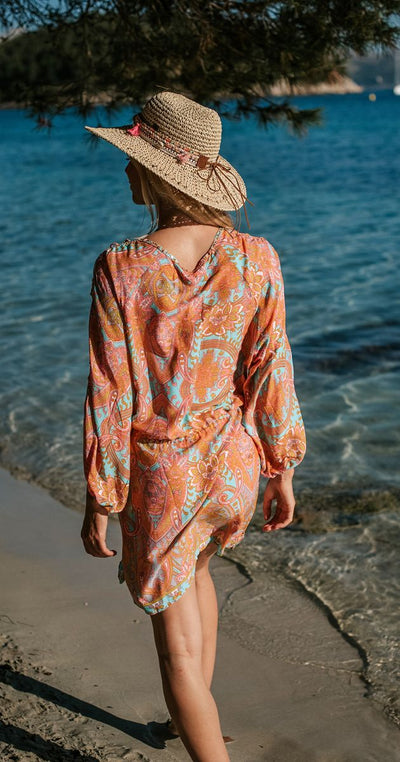 Korte tuniek met print lange wijde mouwen en een open halsdetail voor een boho uitstraling
