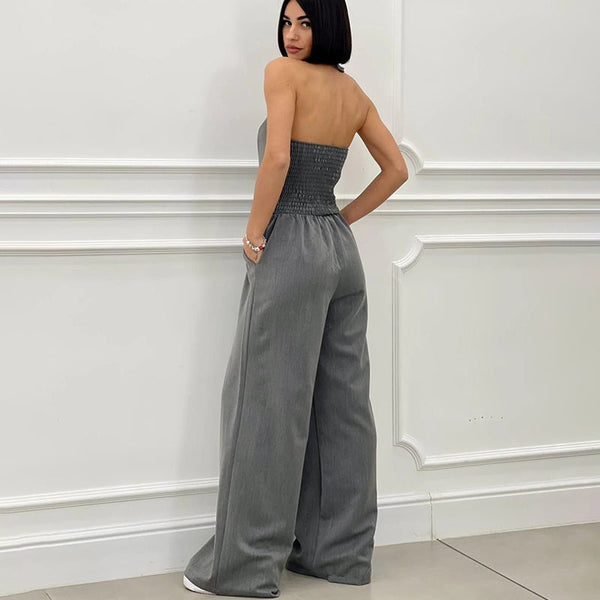Mouwloze dames jumpsuit met halternek wijde pijpen en knopen aan de voorkant