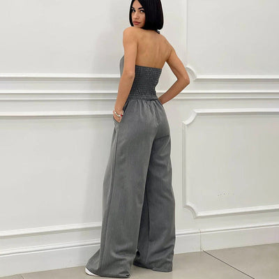 Mouwloze dames jumpsuit met halternek wijde pijpen en knopen aan de voorkant