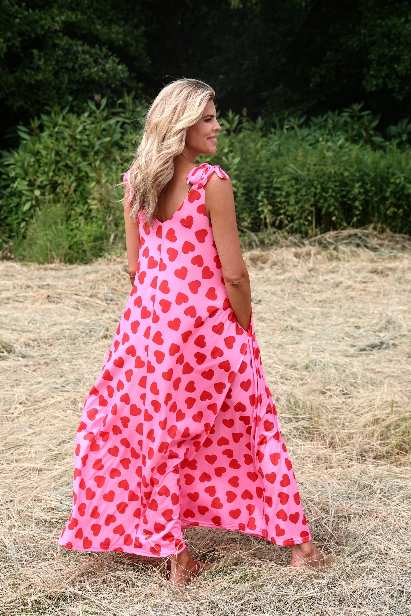 Moderne mouwloze maxi jurk met wijdvallend silhouet