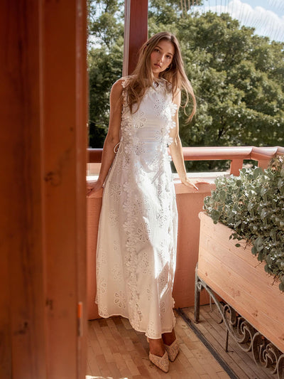Chique maxi jurk met sierlijke accenten en striksluiting aan de zijkanten