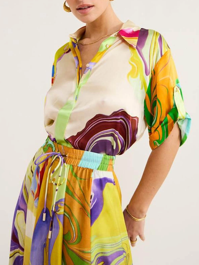 Tweedelig dames set met zomerse print bestaande uit blouse en maxi rok