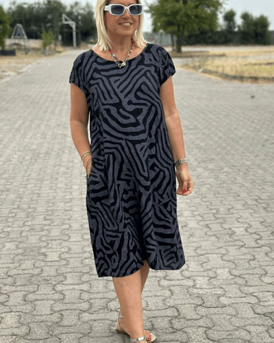 Zomerse jurk met ronde hals en sierlijke print