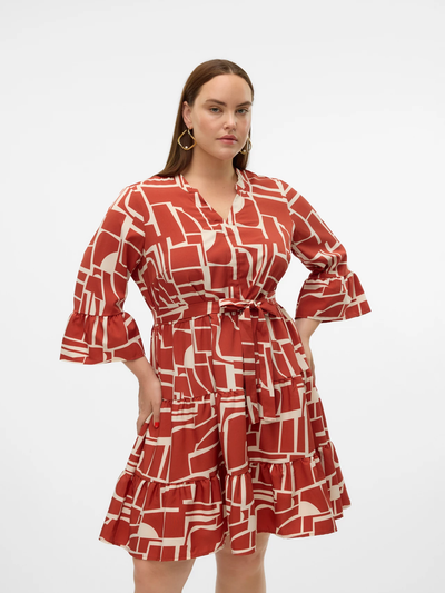 Casual korte jurk met geometrisch patroon en V-hals