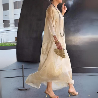 Lange elegante jurk met wijde mouwen en sierlijk patroon
