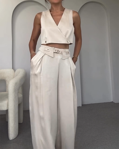 Stijlvolle dames set met V-hals top en rechte broek met riem