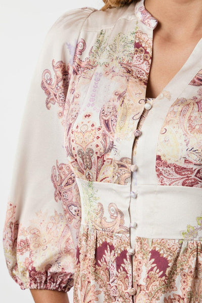 Elegante maxi jurk met knopen en driekwart mouwen