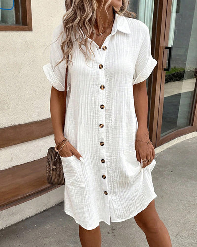 Comfortabele nonchalant jurk met korte mouwen en elegante knoopdetails