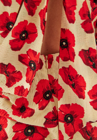 Midi jurk met strikdetail en korte pofmouwen voor een elegante uitstraling