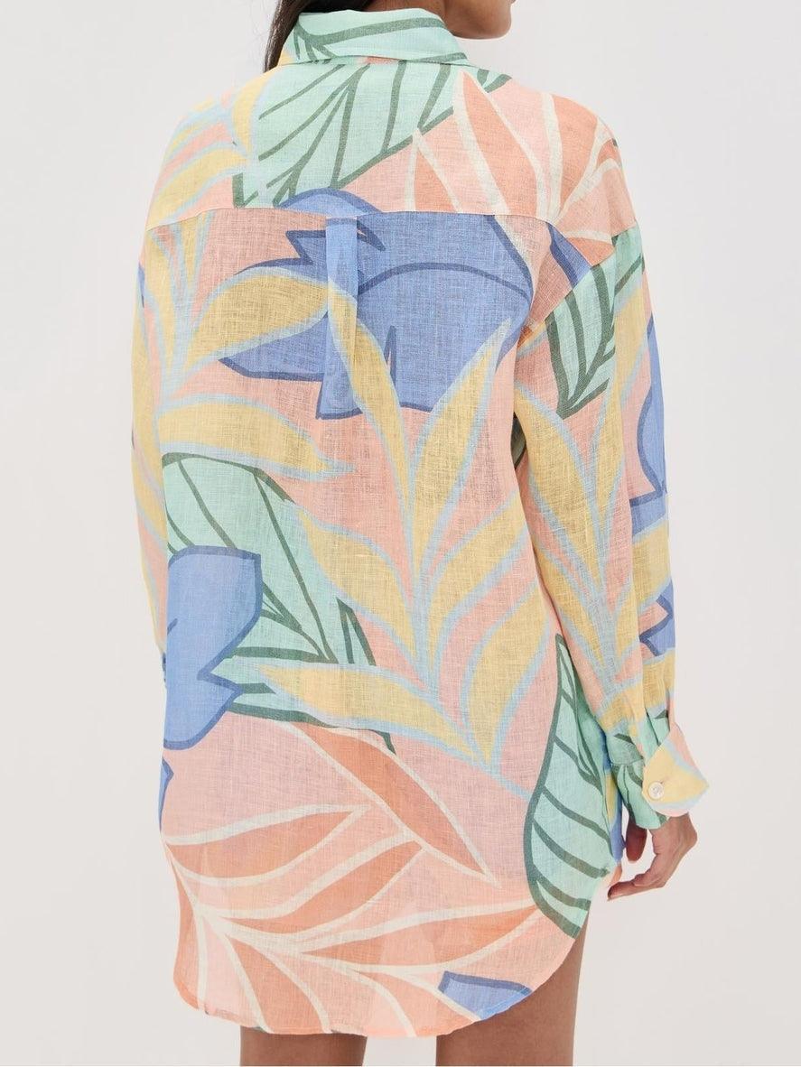 Zomerset voor dames met korte broek en blouse met tropische bladerenprint