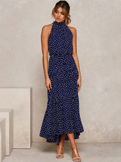 Stijlvolle zomer maxi jurk met stippenprint en halterstijl