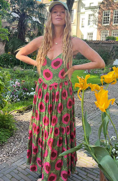 Lange zomerjurk met print en dunne bandjes voor een luchtige look