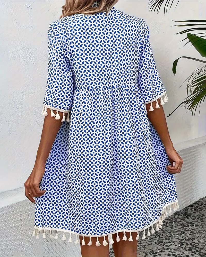 Korte damesjurk met korte mouwen en franjes
