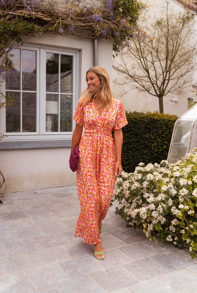 Zomerse maxi jurk met bloemen en korte mouwtjes