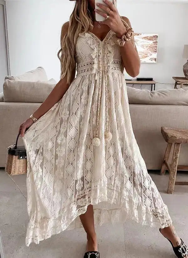 Lange elegante damesjurk met kanten details voor stranddagen en zomerse gelegenheden