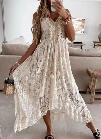 Lange elegante damesjurk met kanten details voor stranddagen en zomerse gelegenheden
