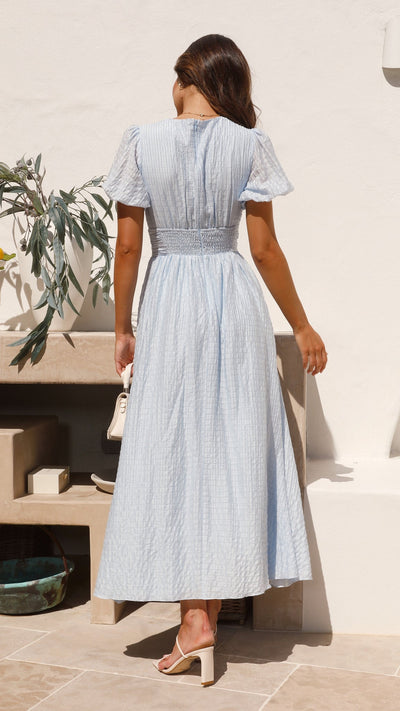 Zomerse maxi jurk met knopen en korte pofmouwen