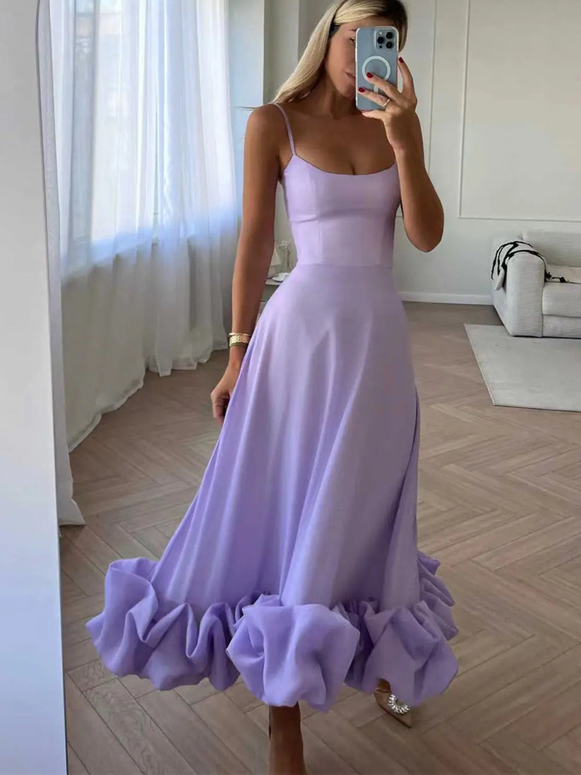 Elegante midi jurk met dunne bandjes en ruches aan de zoom