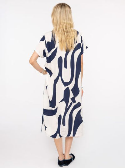 Stijlvolle midi jurk met korte mouwen en abstract patroon