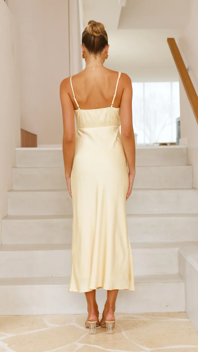Elegante lange damesjurk met smalle bandjes