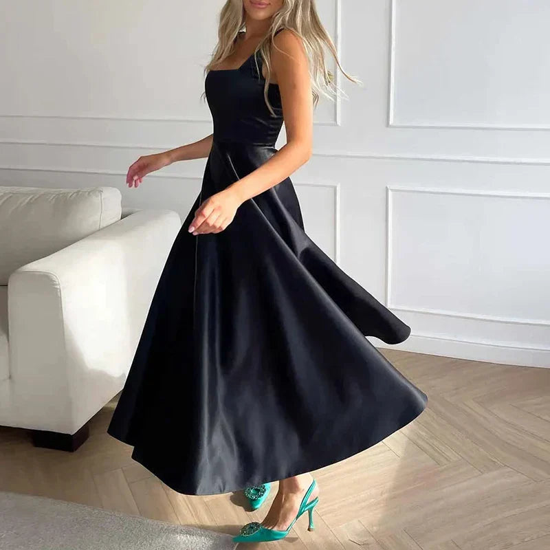 Elegante maxi jurk in A-lijn model met smalle bandjes