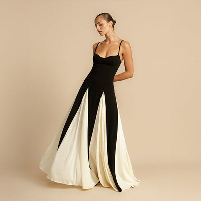 Elegante maxi jurk met smalle bandjes en verfijnde stijl