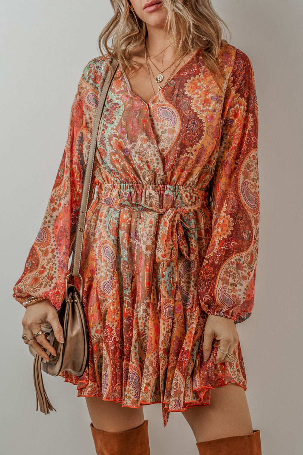 Boho mini-jurk met paisleyprint, lange mouwen en geplooide tailleband