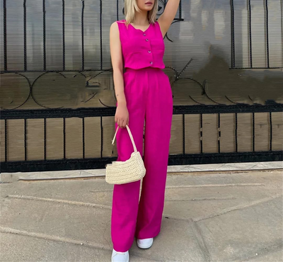 Tweedelige set met mouwloze V-hals top met knopen en wijde broek