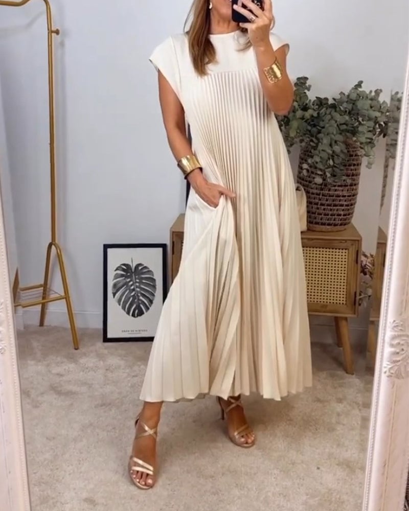 Elegante damesjurk met plooien en korte mouwen voor een stijlvolle look
