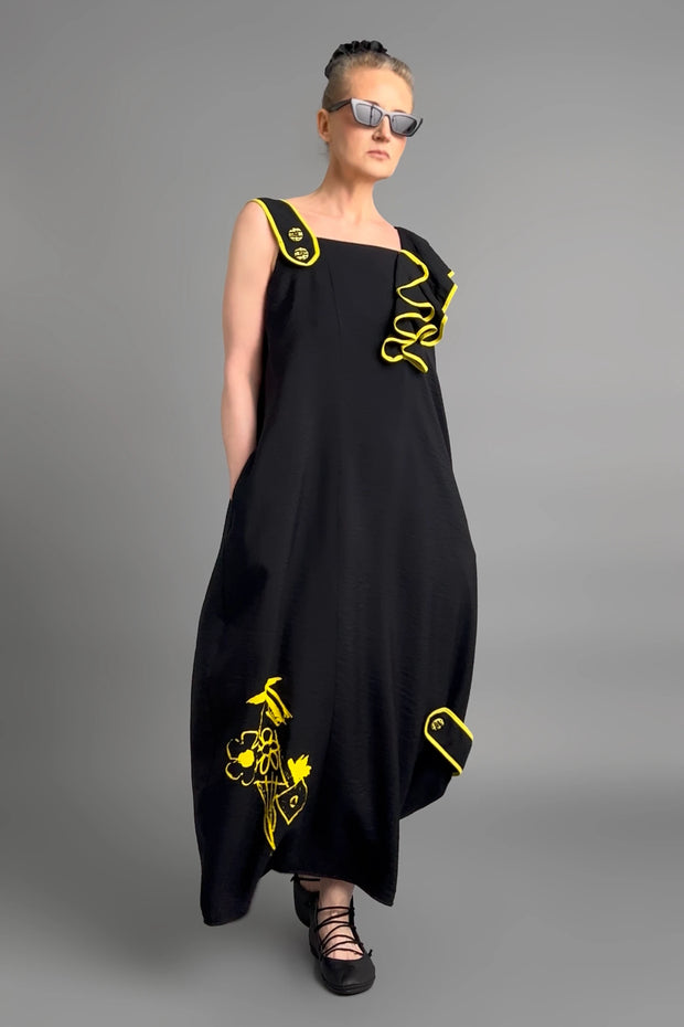 Maxi jurk met elegante uitstraling in losse avant-garde stijl