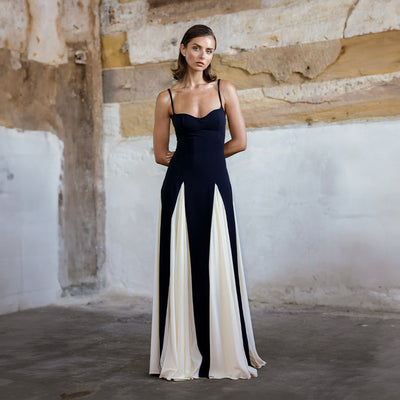 Elegante maxi jurk met smalle bandjes en verfijnde stijl