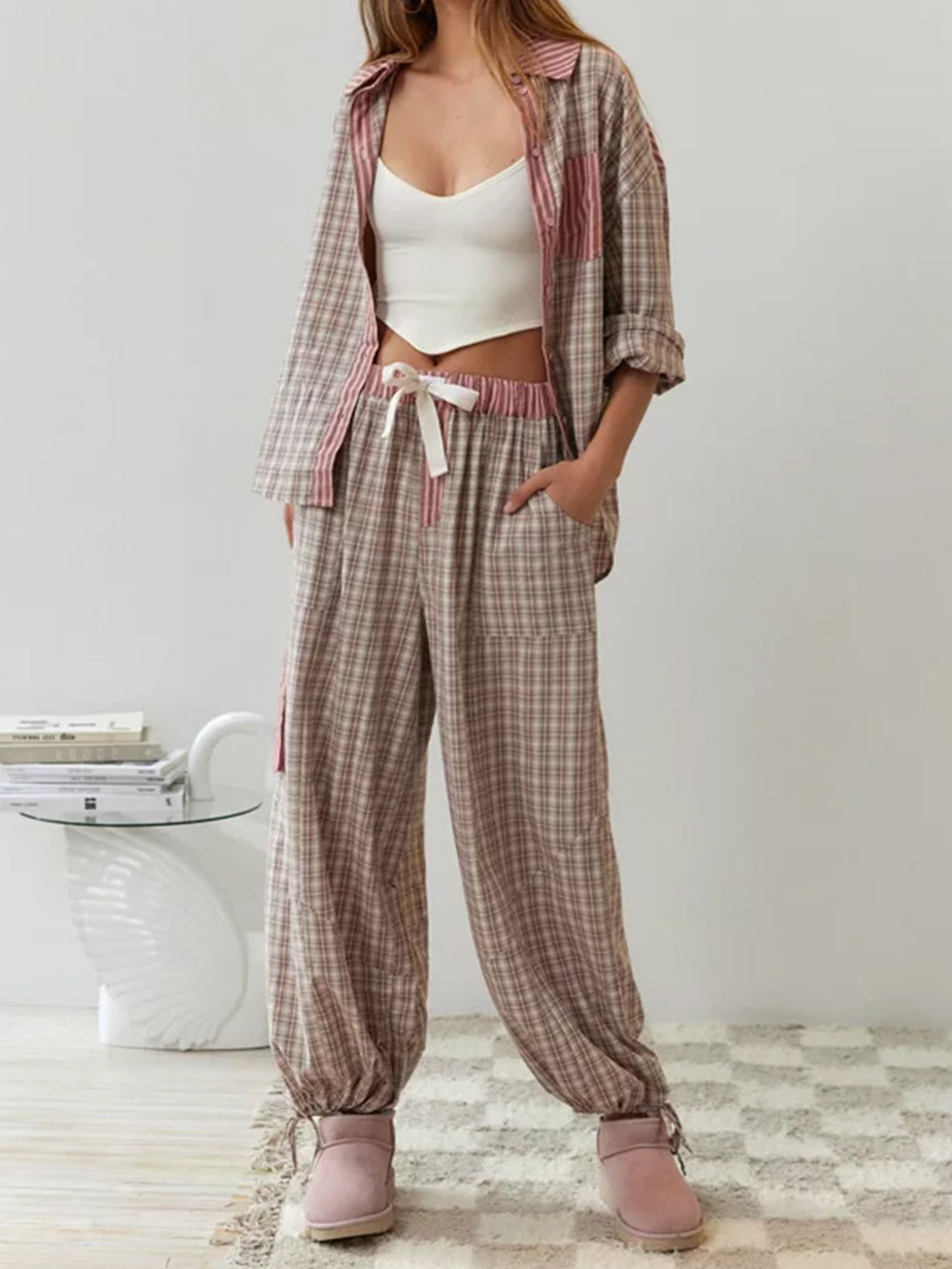 Los damespyjamaset met doorknoopshirt en wijde broek