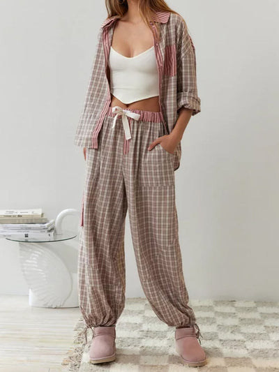 Los damespyjamaset met doorknoopshirt en wijde broek