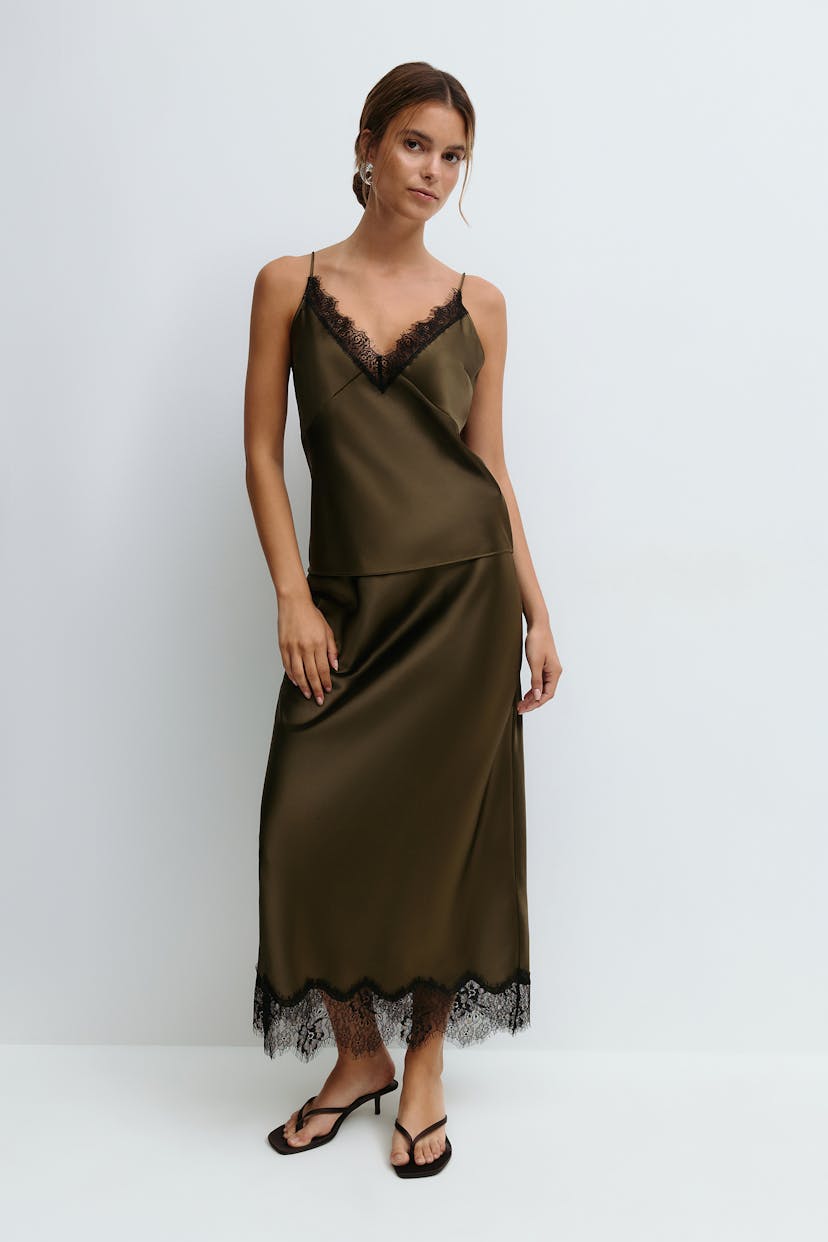 Elegante stijlvolle midi rok met verfijnde zoom