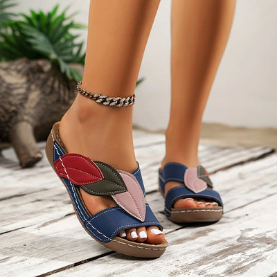 Zomerse casual sandalen met bladmotief en eigentijdse uitstraling