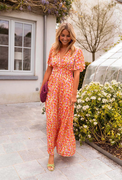 Zomerse maxi jurk met bloemen en korte mouwtjes