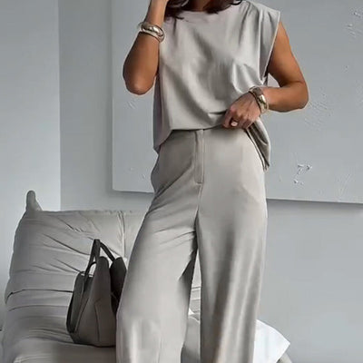 Tweedelig dames set met T-shirt en broek met wijde pijpen voor een moderne casual look