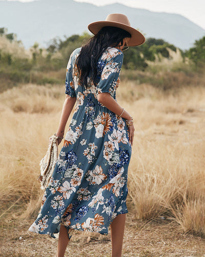 Luchtige zomerjurk met elegante halslijn en soepele pasvorm voor zonnige dagen