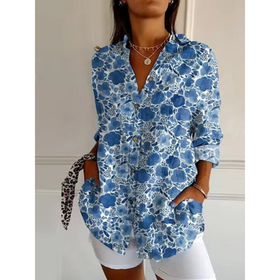 Vrouwelijke bloemenblouse met stijlvolle knopen