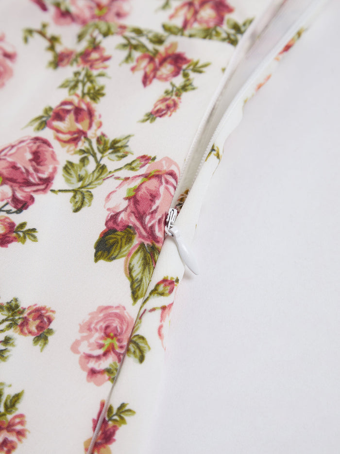 Zomerse midi jurk met bloemenpatroon en fijne schouderbandjes