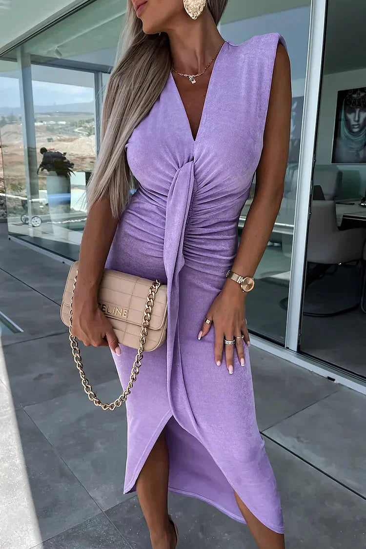 Elegante midi jurk met asymmetrische rok en V-hals perfect voor een stijlvolle uitstraling