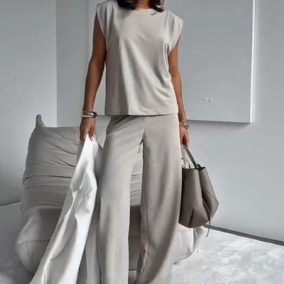 Tweedelig dames set met T-shirt en broek met wijde pijpen voor een moderne casual look