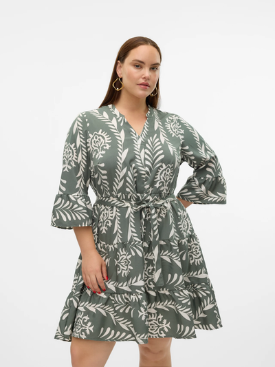 Casual korte jurk met geometrisch patroon en V-hals